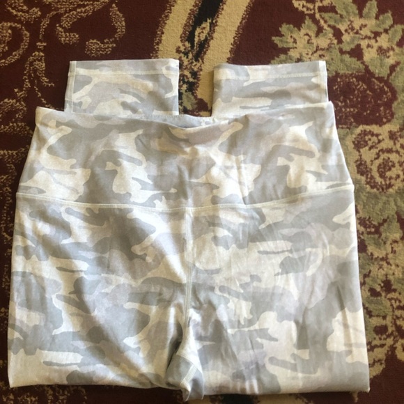 Athletic Works dri-more XL  Camouflage Leggings- fitted cropped - new or like ne - Picture 5 of 8